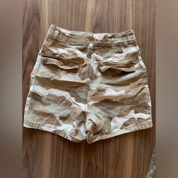 H&M camo short - Picture 2 of 8